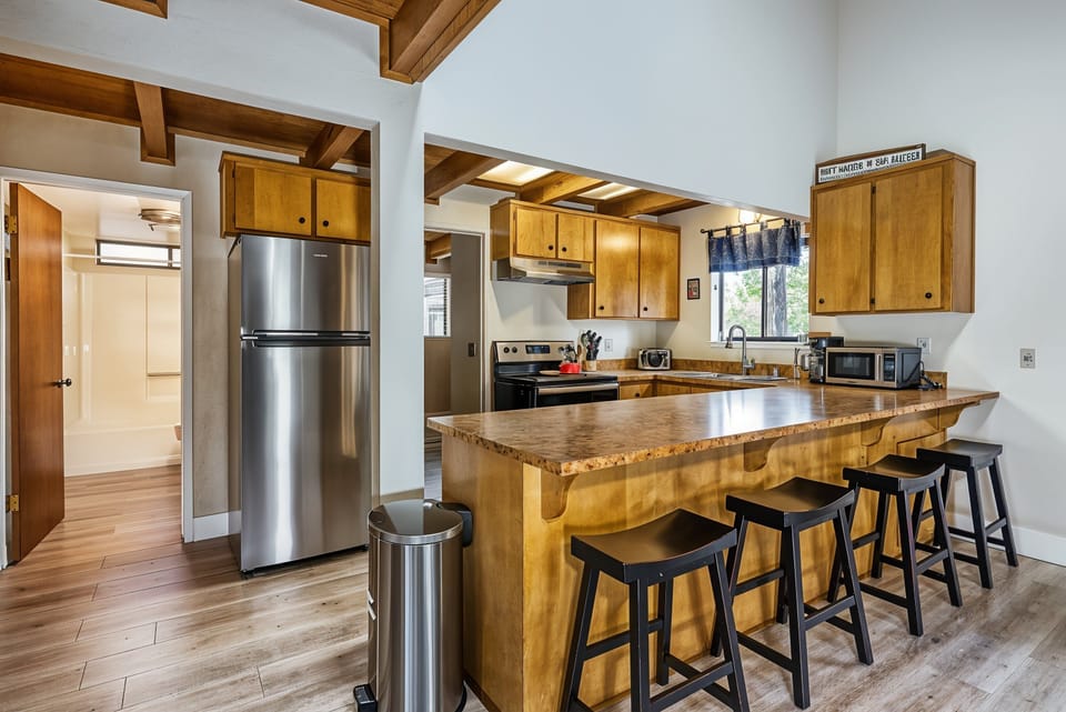 House, 4 Bedrooms | Private kitchen | Fridge, oven, coffee/tea maker, toaster