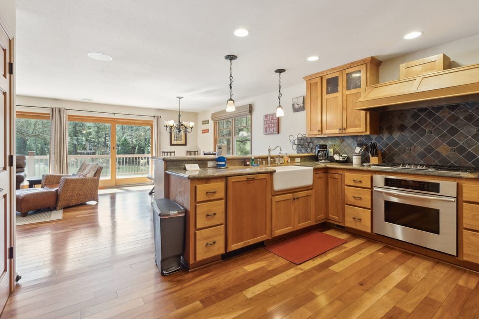 House, 4 Bedrooms | Private kitchen | Fridge, oven, coffee/tea maker, toaster