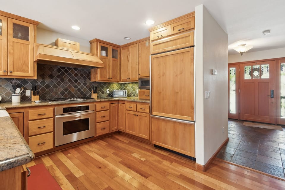House, 4 Bedrooms | Private kitchen | Fridge, oven, coffee/tea maker, toaster