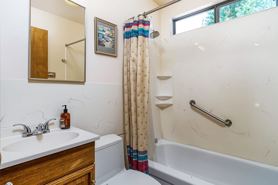 The Hideout - Pet Friendly - The Perfect Spot for a Relaxing Yosemite Vacation by Yosemite Region Resorts House in Groveland
