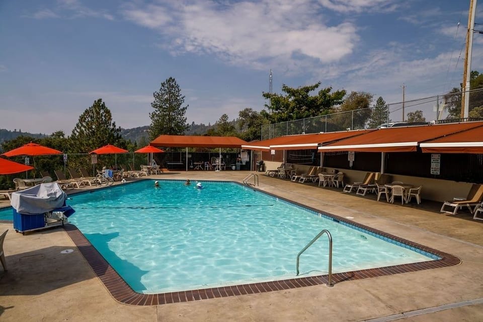 House, 5 Bedrooms | Pool