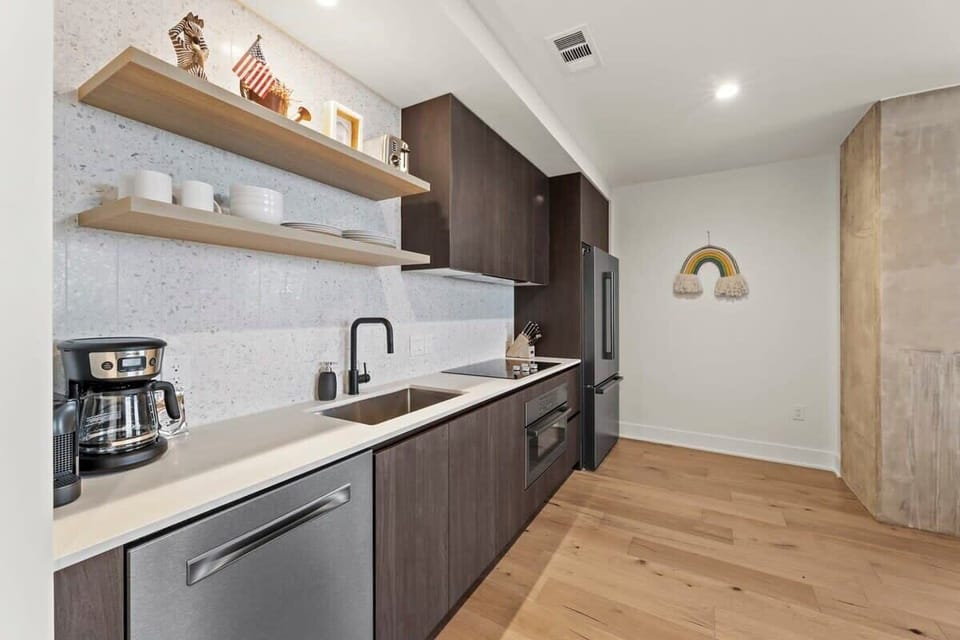 Full kitchen