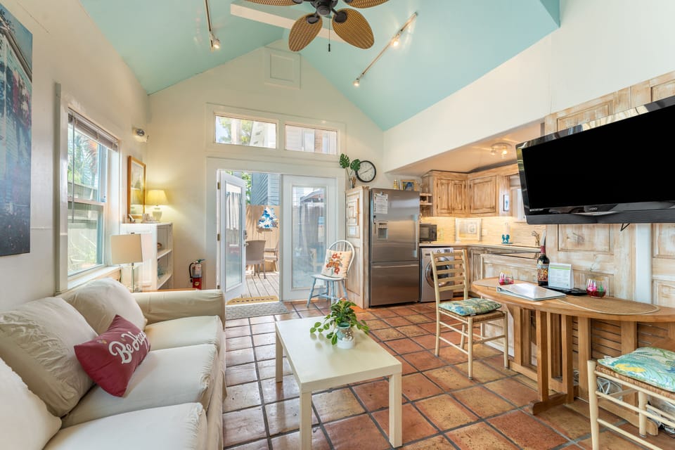 Open and cozy cottage design.