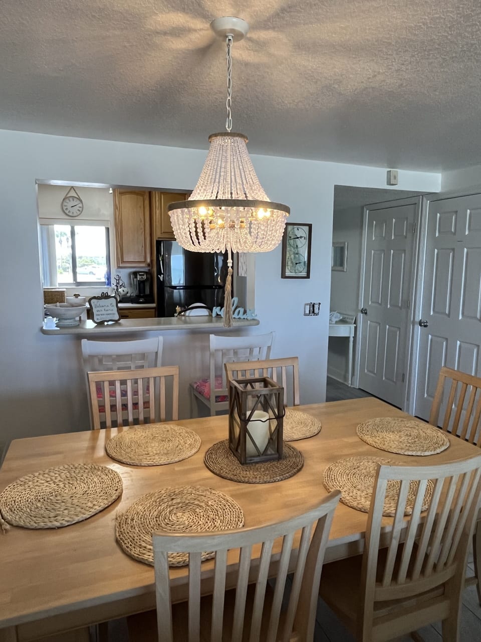 Dining area with seating for 6