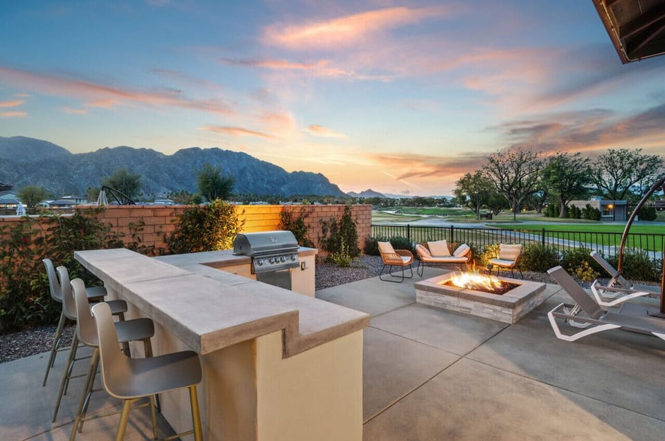Dine al fresco by the firepit w/ sweeping views at sunset