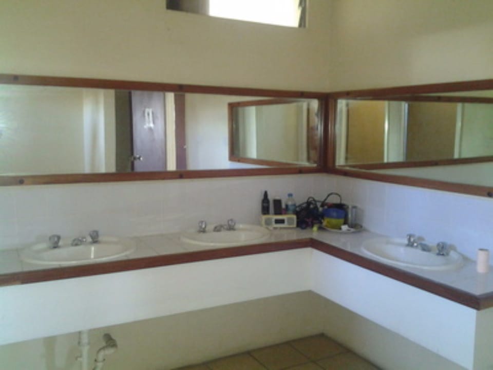 16 Bed Mixed Dorm | Free WiFi, bed sheets
