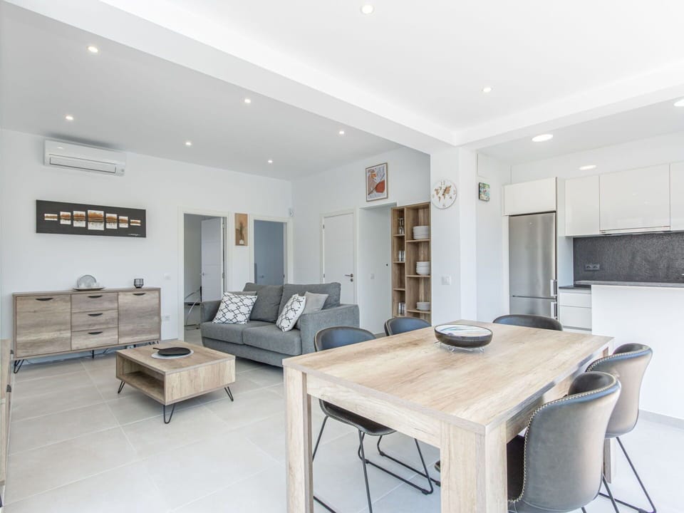 Table, Furniture, Couch, Property, Picture Frame, Comfort, Interior Design, Lighting, Flooring, Architecture