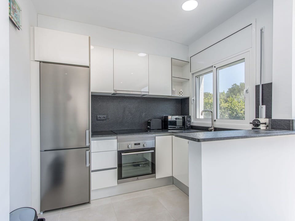 Cabinetry, Tap, Kitchen Sink, Property, Sink, Countertop, Building, Kitchen Stove, Kitchen Appliance, Interior Design