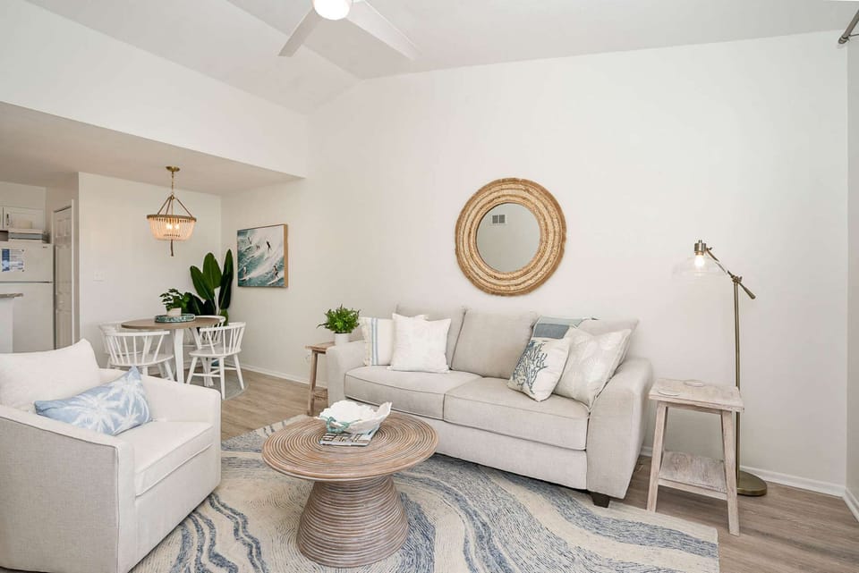 Spacious living and dining room area