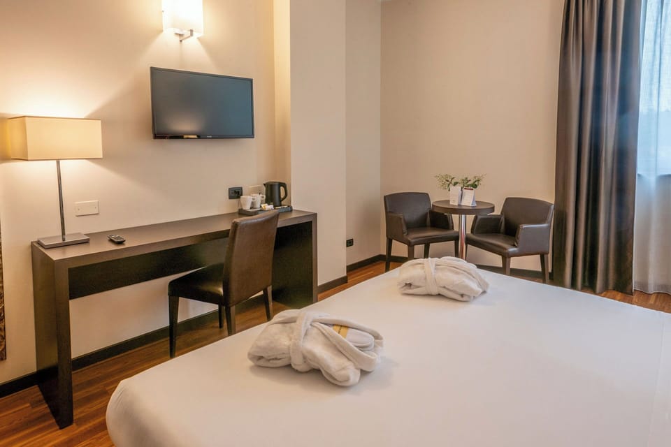 Deluxe Double or Twin Room | Premium bedding, pillowtop beds, minibar, in-room safe