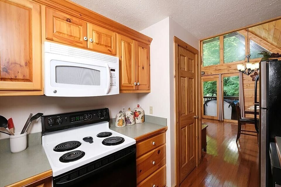 Yeti Lodge's inviting fully equipped kitchen