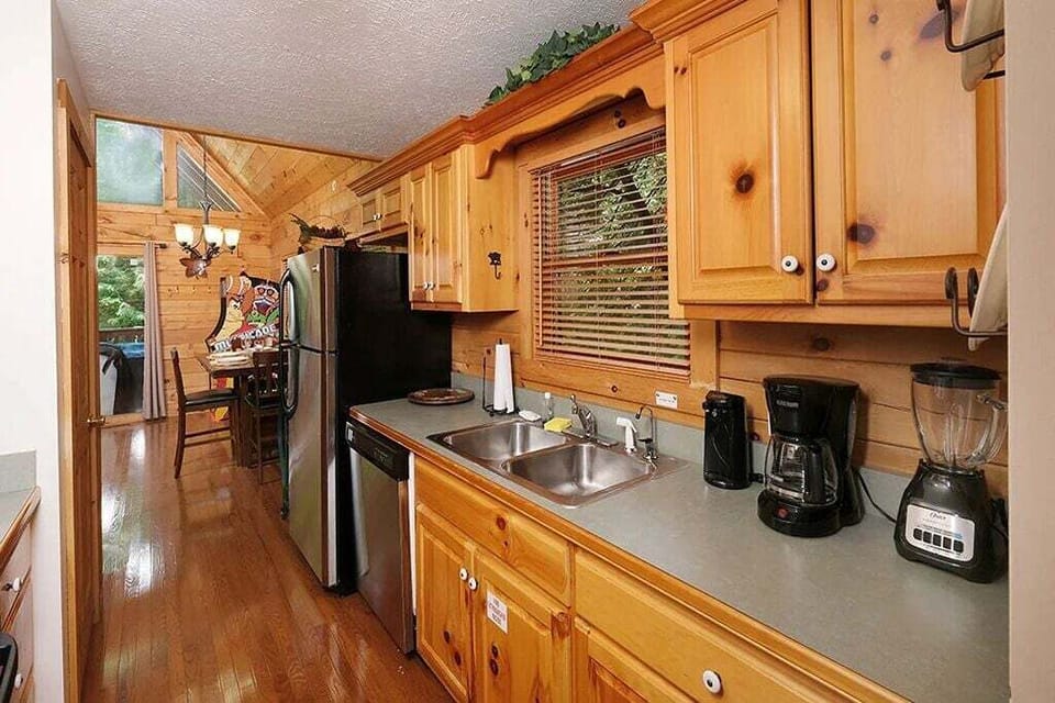 Yeti Lodge's inviting fully equipped kitchen