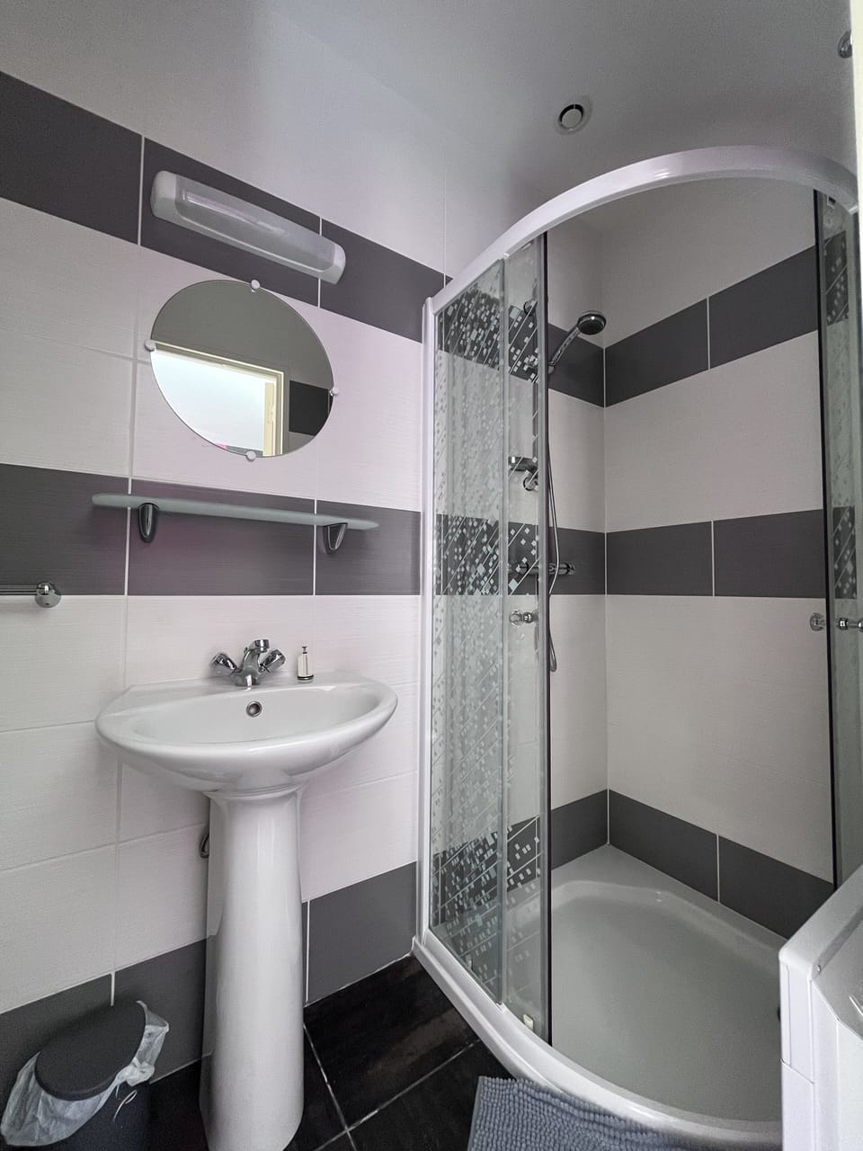 Panoramic Double Room, 1 Bedroom, Non Smoking | Bathroom | Free toiletries, hair dryer, towels
