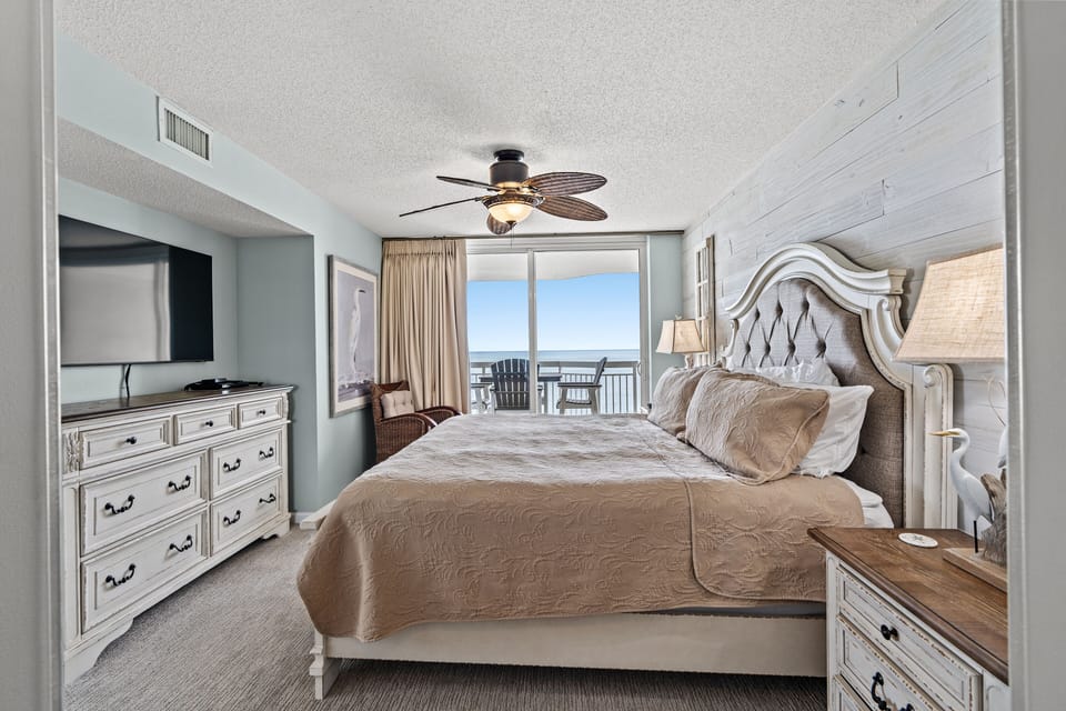 Wake up and walk out onto the balcony. Just look at that view! Fabulous!
