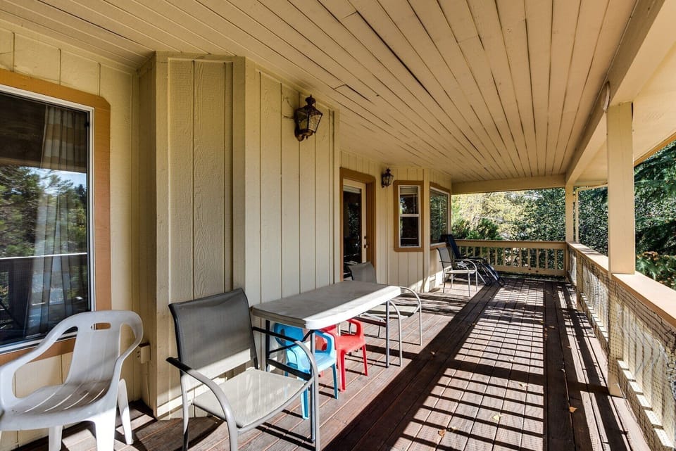 Back Deck. Unit 4 Lot 45 Vacation Rental (Casa Del Lago)
