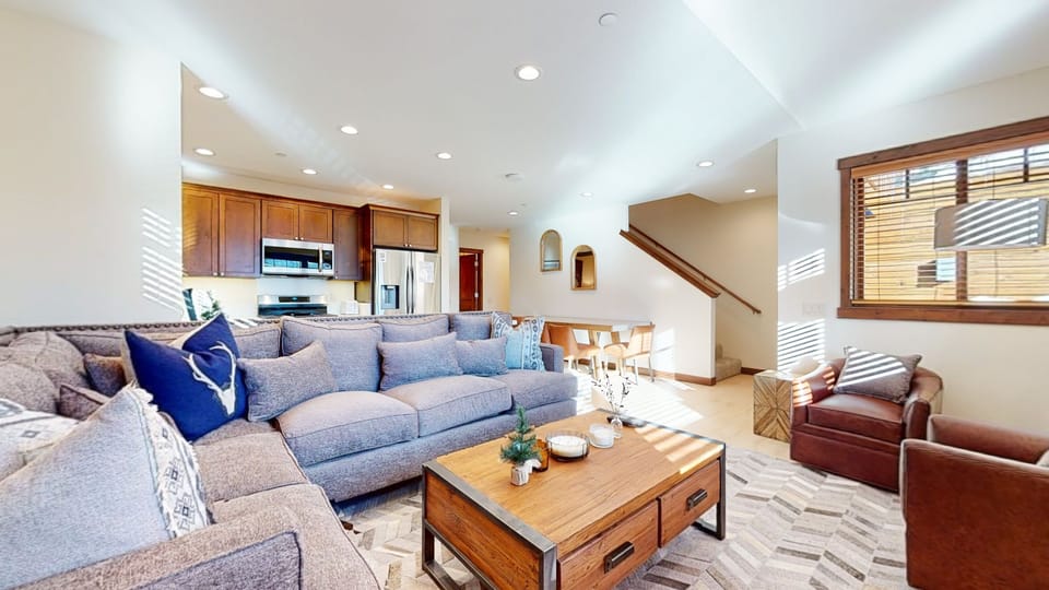 Home Decor, Living Room, Furniture, Indoors, Table