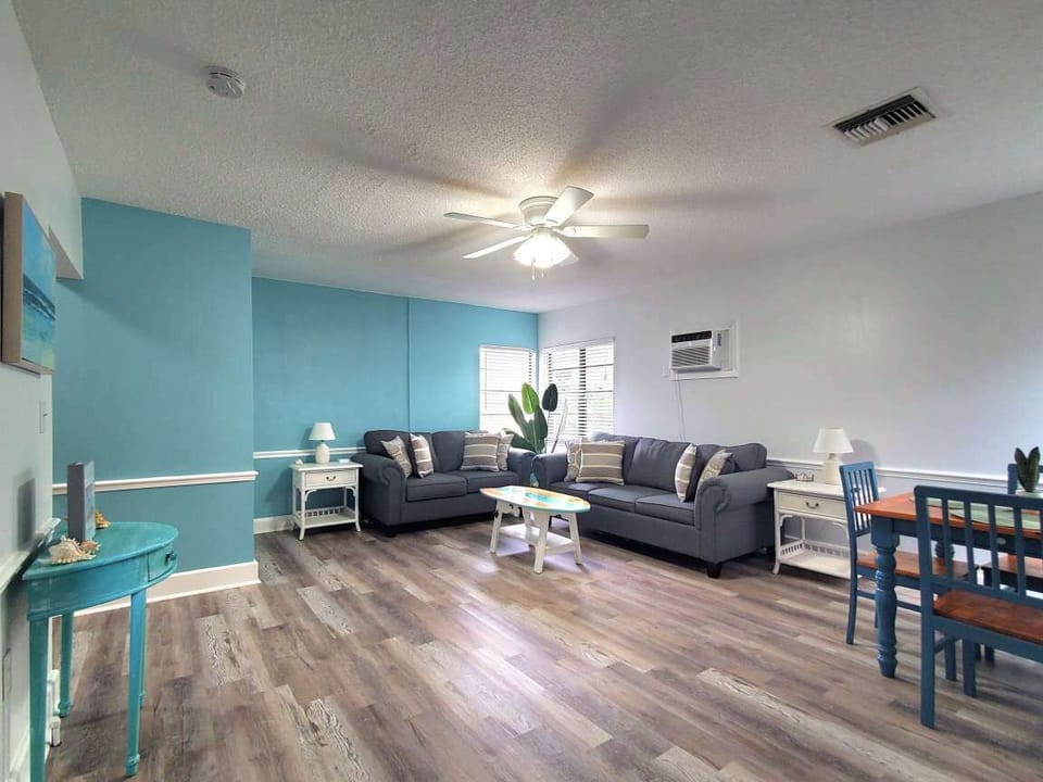 Large open living room! With queen size sleeper sofa!