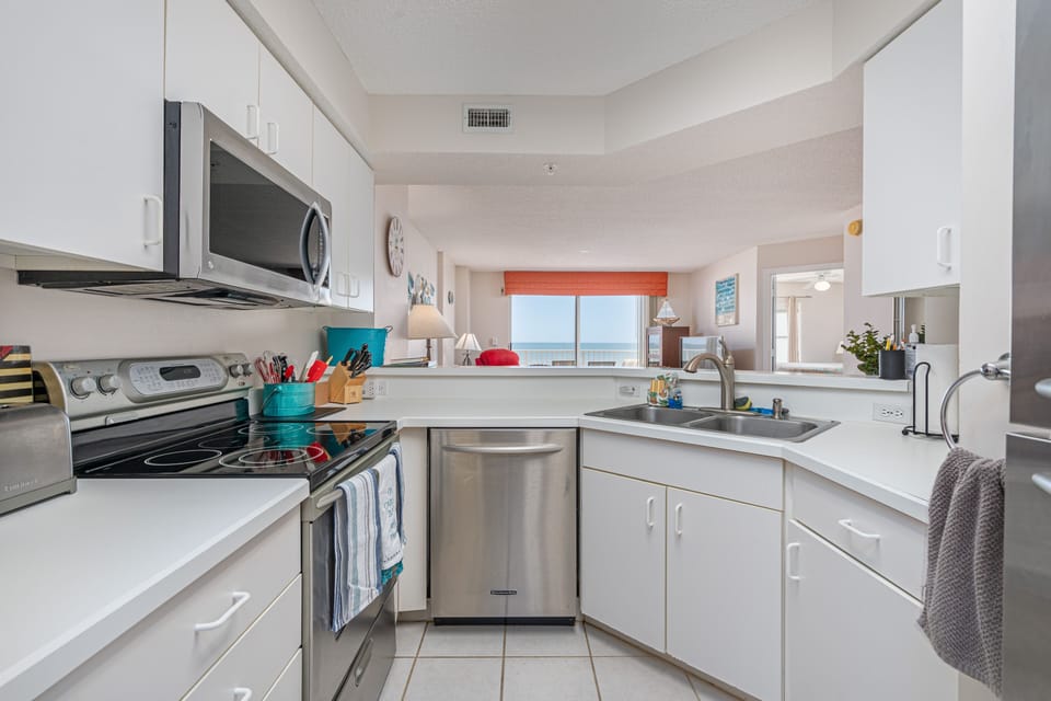 Kitchen is fully stocked and ready for however much (or little) cooking you want