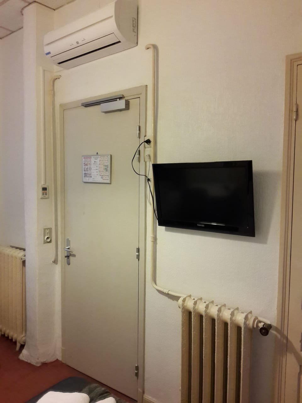 Comfort Twin Room | In-room safe, iron/ironing board, free WiFi, bed sheets