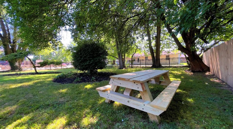 Picnic Table 