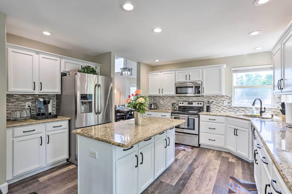 Kitchen | Dishwasher | Keurig | Complimentary Spices
