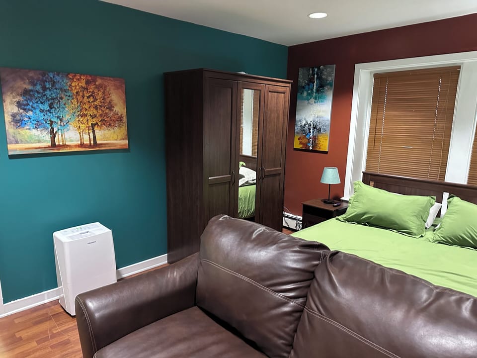 Signature Studio, Private Bathroom, Pool View (Room 5 Queen Studio) | Iron/ironing board, free WiFi