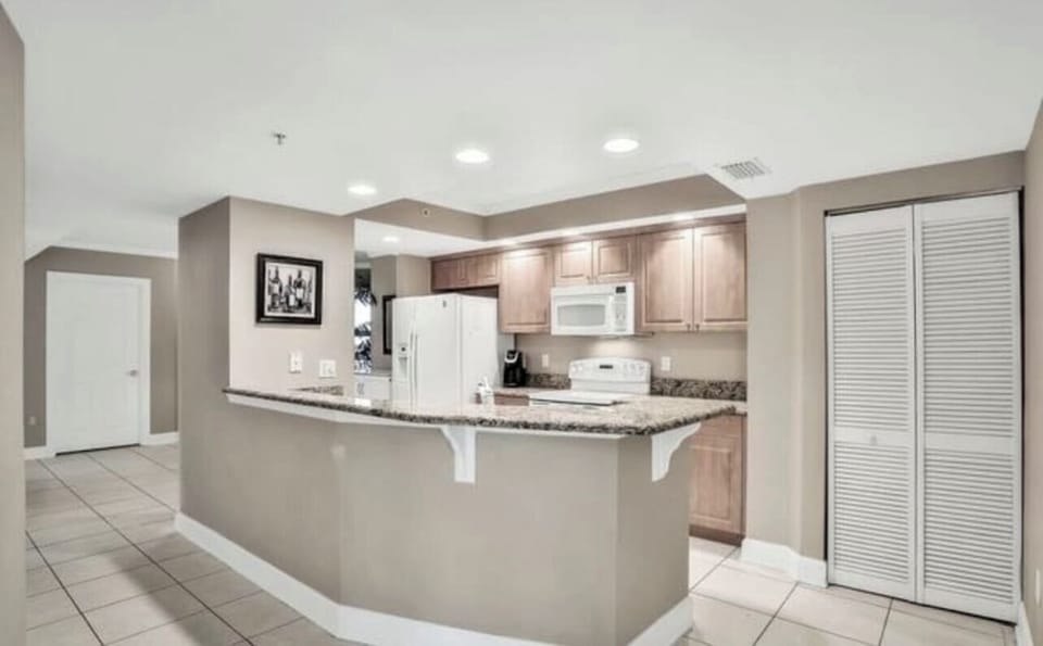 Fully supplied kitchen