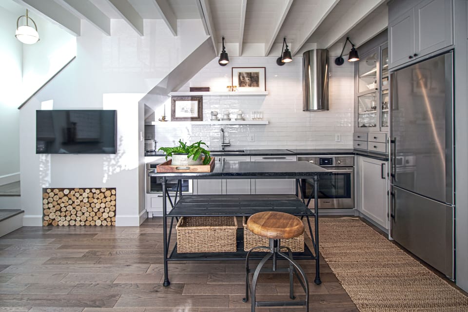 Full size kitchen to cook a meal or just a coffee