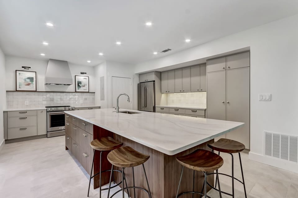 Fabulous Newly Renovated Gourmet Kitchen with Counter Seating for Four