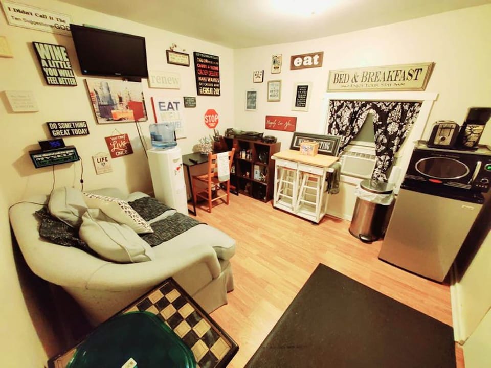 Shared Dormitory, 1 Bedroom | Living area