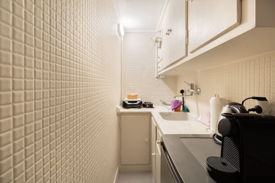 City Studio | Private kitchen | Mini-fridge, espresso maker, electric kettle, toaster