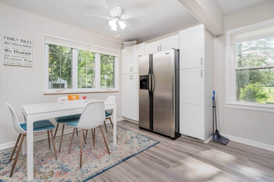 Dining table in Kitchen