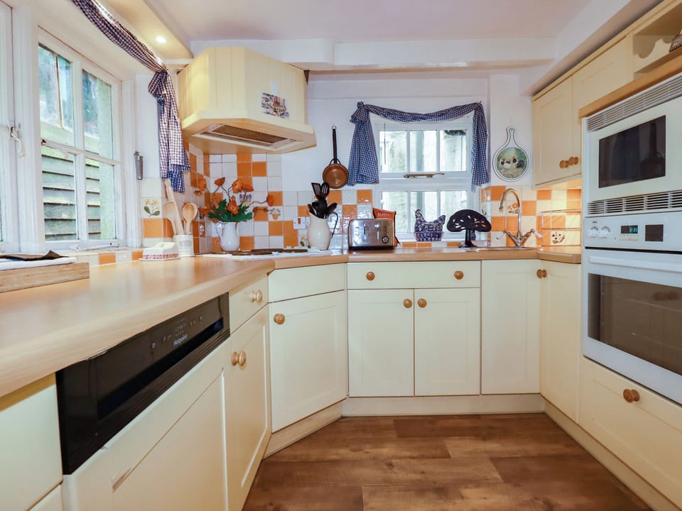 Cottage | Private kitchen | Fridge, dishwasher, electric kettle, cookware/dishes/utensils