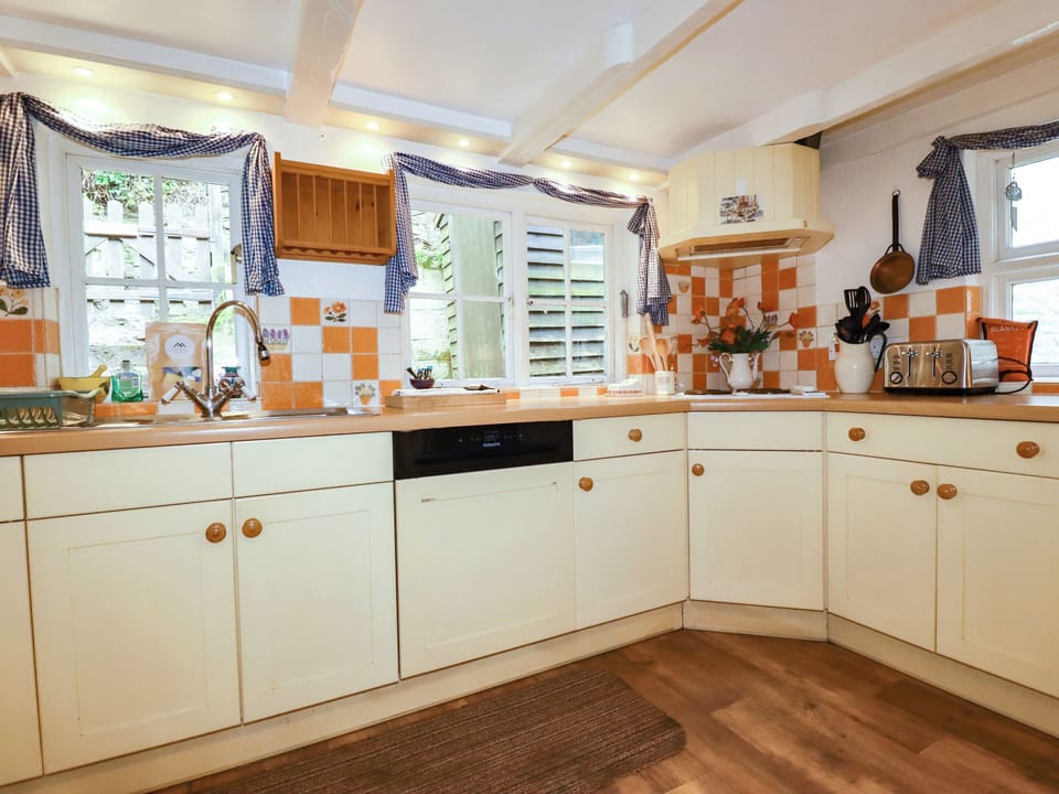 Cottage | Private kitchen | Fridge, dishwasher, electric kettle, cookware/dishes/utensils