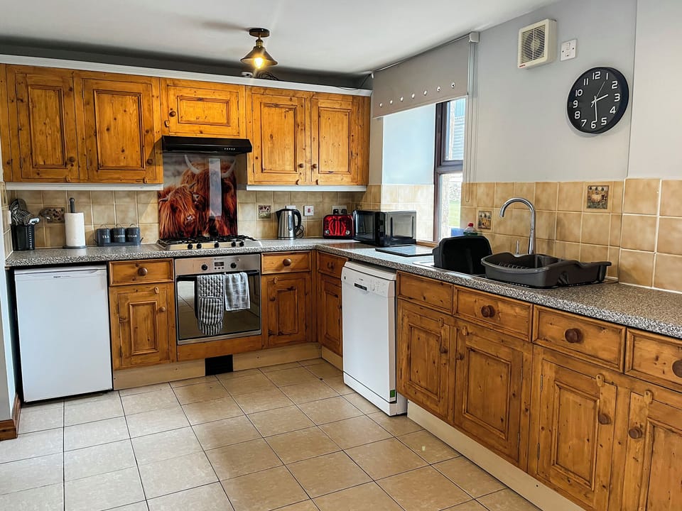 Kitchen/diner | Tom Wragg Suite - Burton Manor Farm, Bakewell