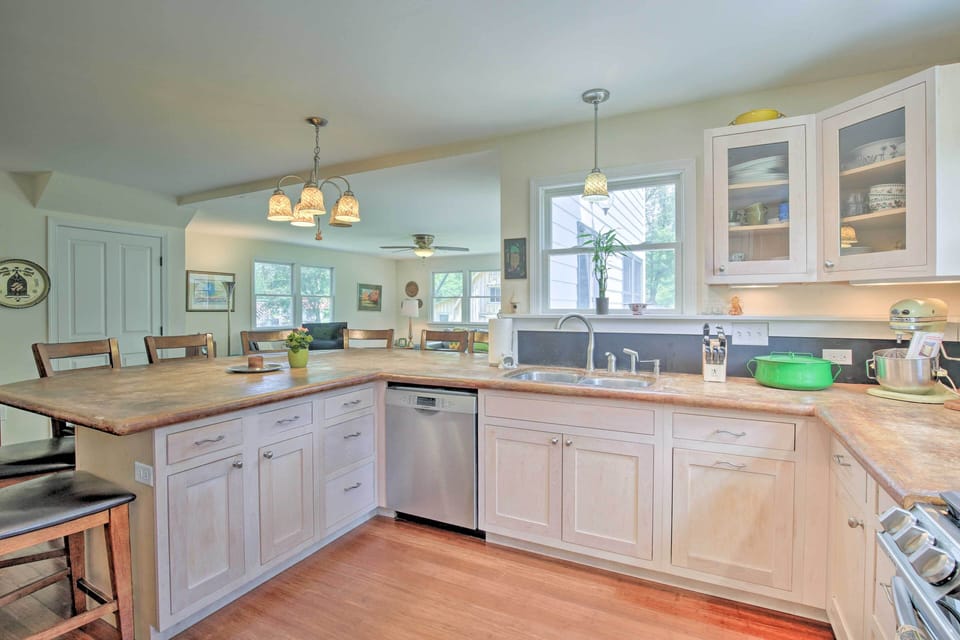 Kitchen | Cooking Basics | Coffee Maker | Main Level