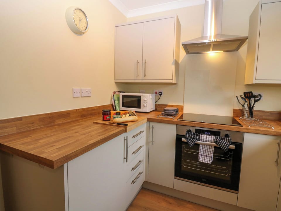 Fridge, electric kettle, toaster, cookware/dishes/utensils