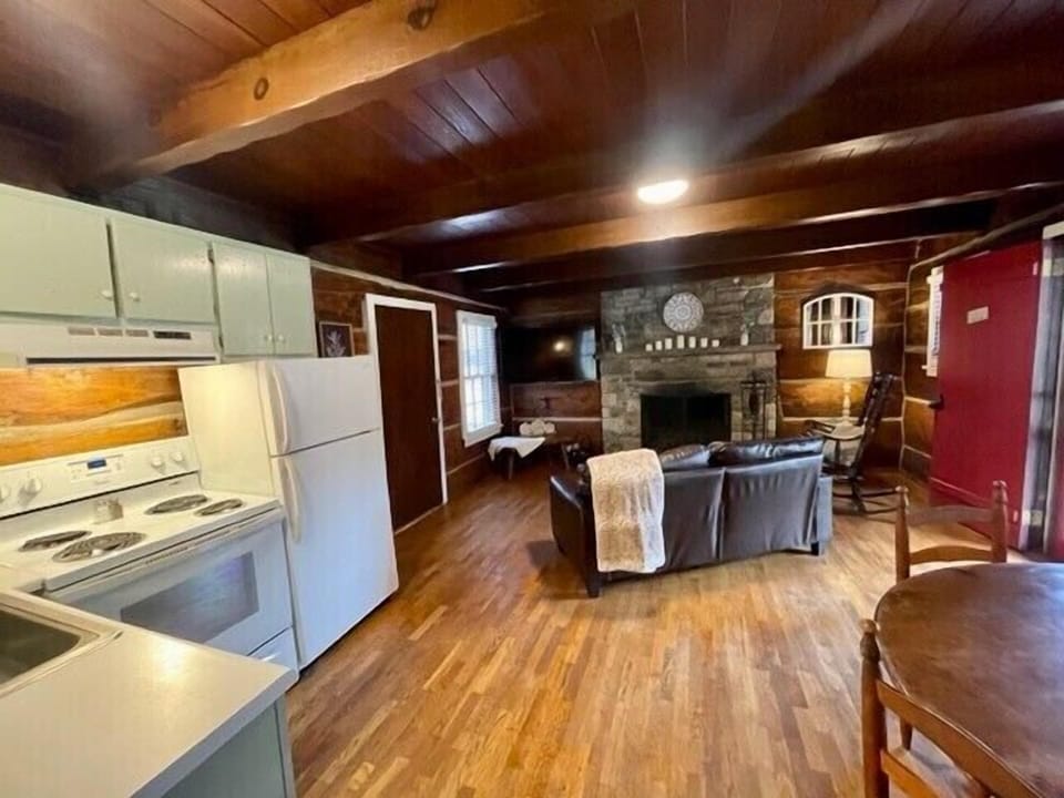 Kitchen & den 