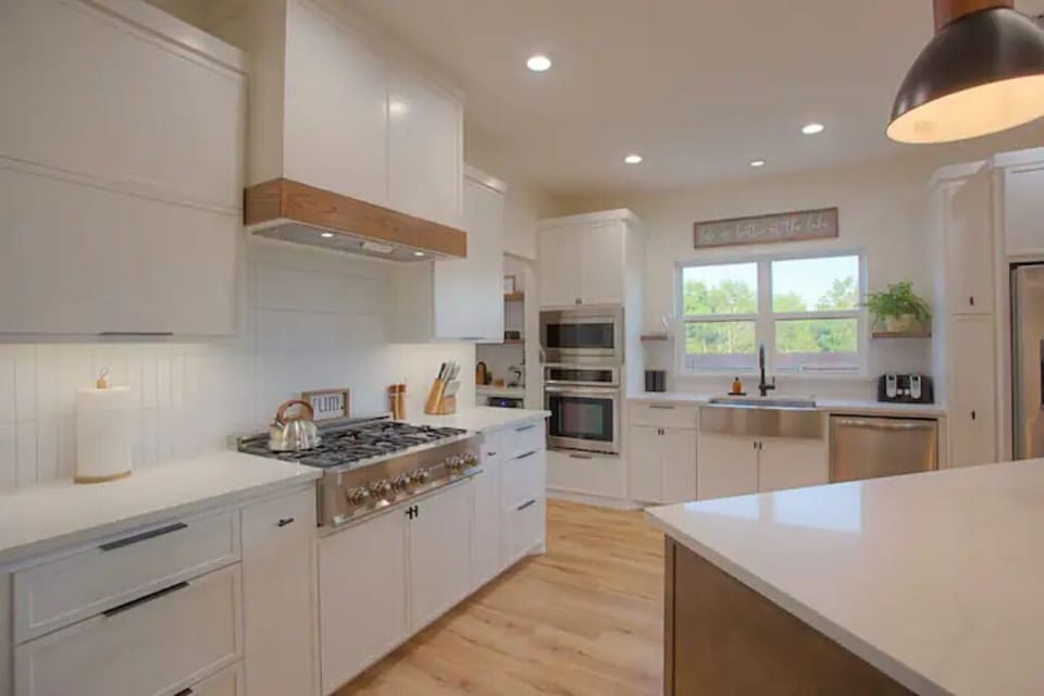 The kitchen is fully equipped with all the utensils and cookware you'll need. 