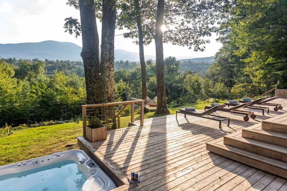 Hot tub and loungers with views of the mountains