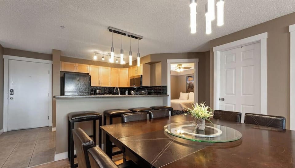 Dining area with seating for 8.
