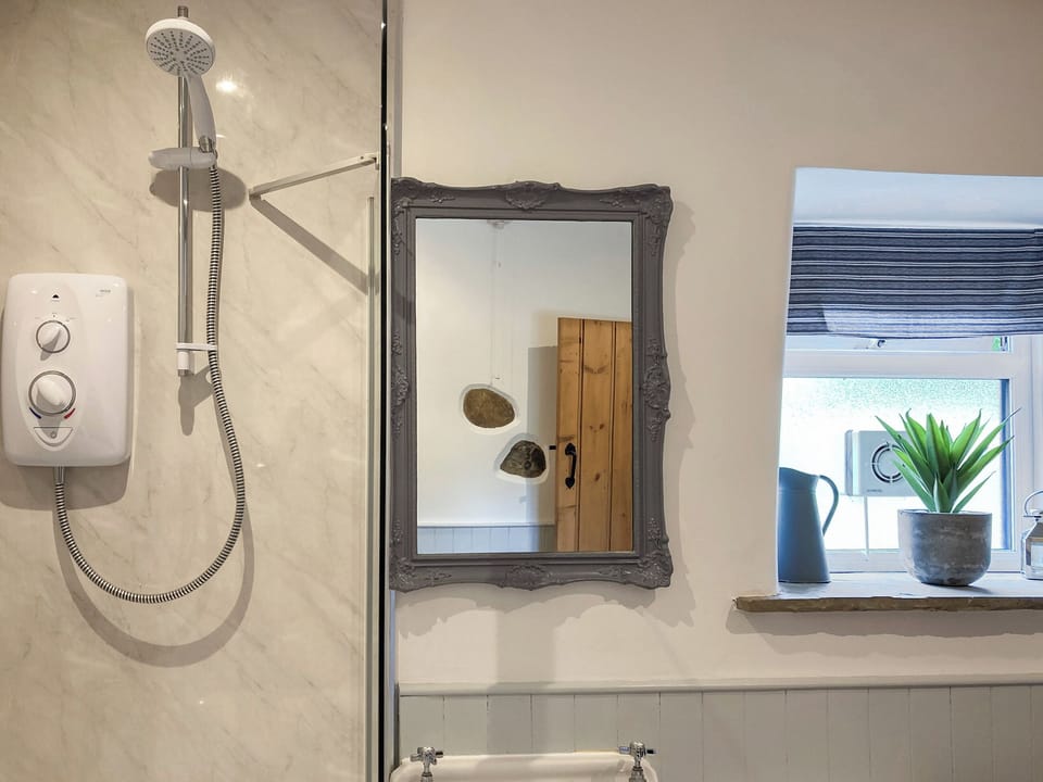 Bathroom | Gem Cottage, Longnor, Near Buxton