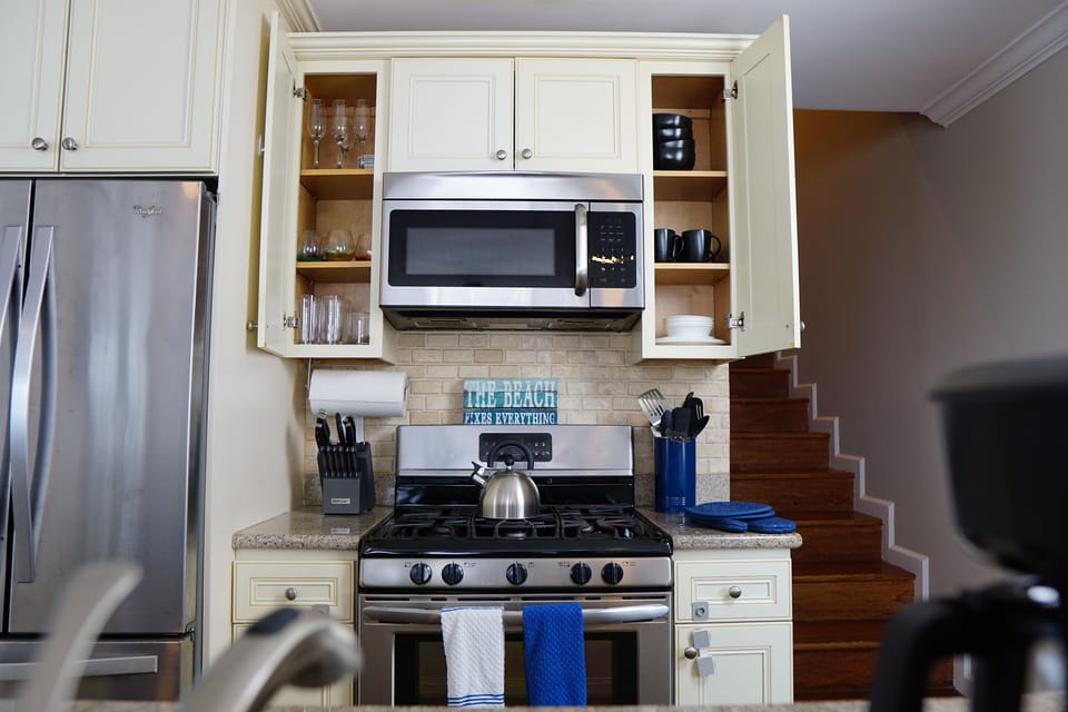Fully equipped Kitchen and appliances 