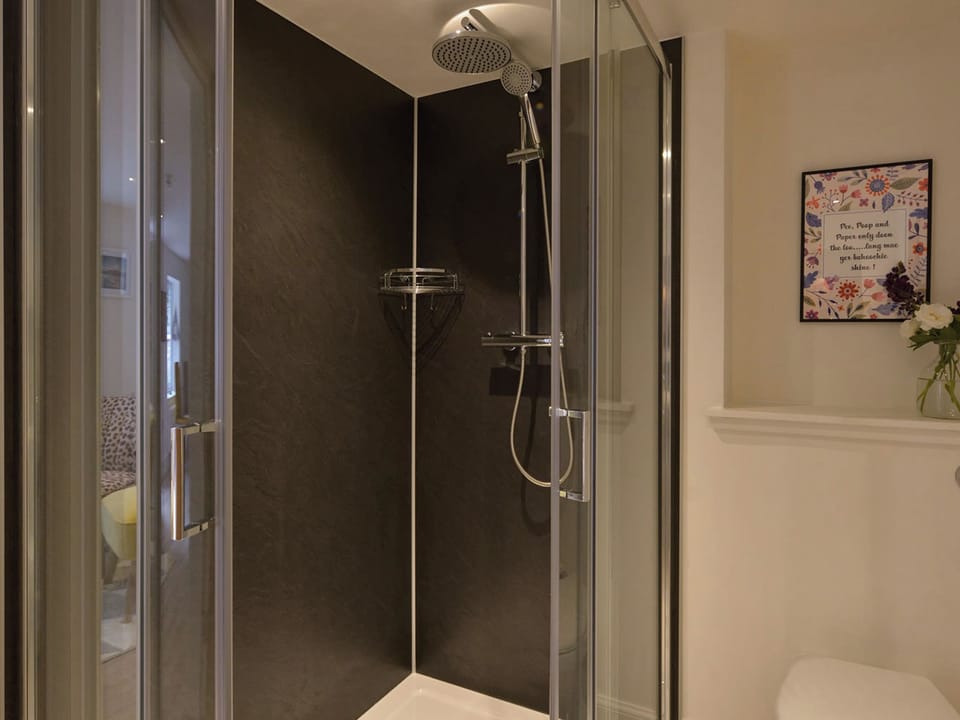 Shower room | Bonnie Cottage - Aberfeldy Cottages, Aberfeldy, near Pitlochry