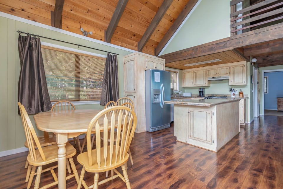Dining Area to Kitchen