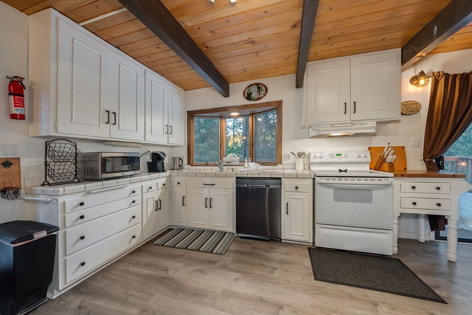 Dining + Kitchen 4