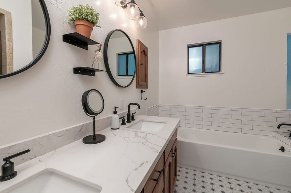 Bathroom 1 (Primary)