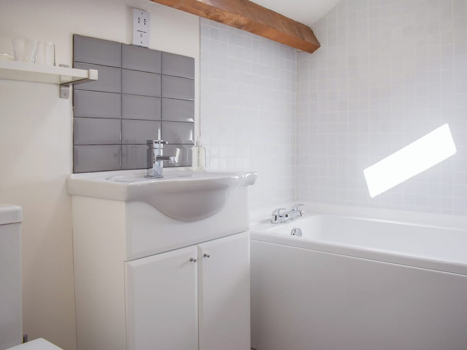 Lovely and bright bathroom | Carmarthen Cottages- Barn Cottage - Carmarthen Cottages, Cwmdu, Near Llandeilo