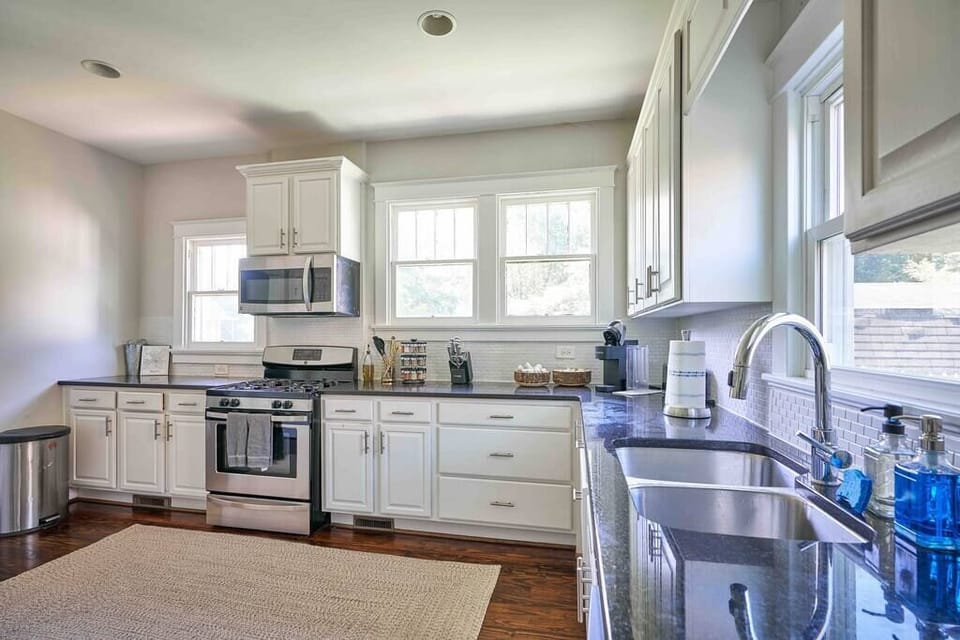 fully equipped kitchen 