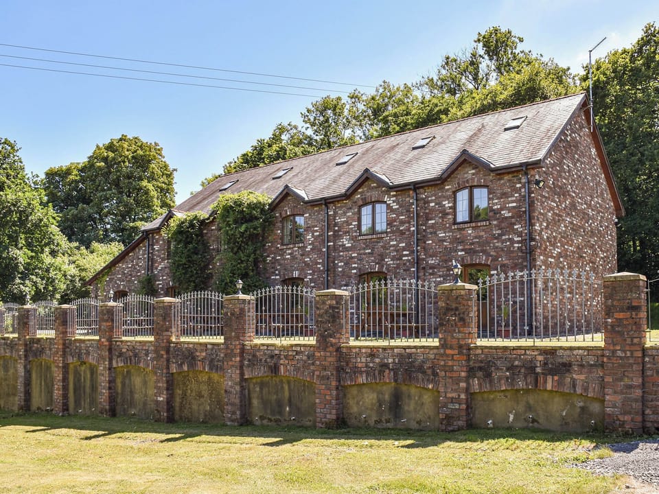 Bedroom | Poppy Cottage - Duffryn Farm Cottages, Dunvant